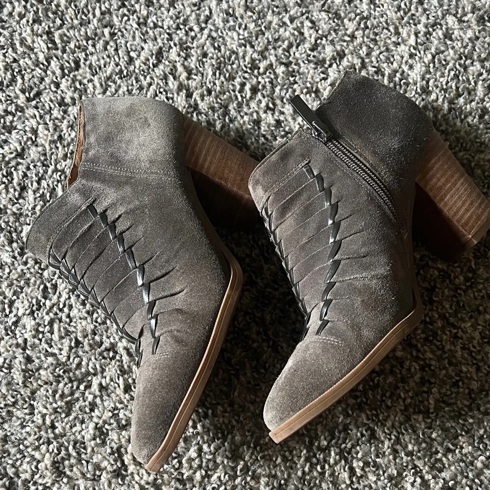 Franco Sarto Destiny gray/brown suede ankle boots size 7